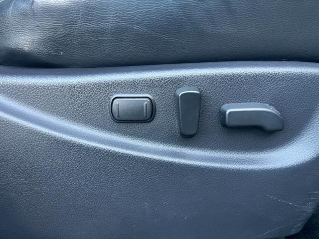 エルグランド ライダー 黒本革シート ライダー・黒革シート・シートヒーター・フリップダウンモニター・パワーバックドア・アラウンドビューモニター・クルーズコントロール・エアロ・両側パワースライドドア・(22枚目)