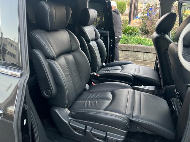 エルグランド ライダー 黒本革シート ライダー・黒革シート・シートヒーター・フリップダウンモニター・パワーバックドア・アラウンドビューモニター・クルーズコントロール・エアロ・両側パワースライドドア・(42枚目)