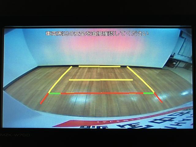バックカメラを装備！ナビの画面に運転席から見えにくい部分を映してくれるので、安全に操作が出来ます。