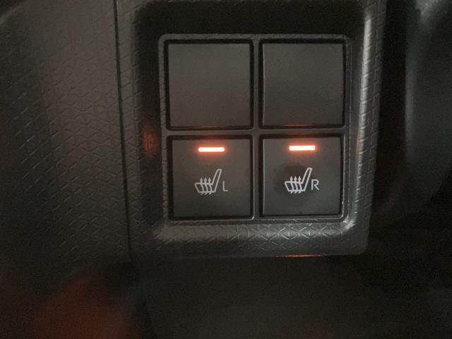 フロントシートにはシートリフターを装備！スイッチを入れると早くからシートが暖まります。寒い時期にうれしい装備です！