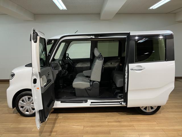 助手席側はセンターピラーレスのミラクルオープンドア！広い開口部を生かして、乗降や荷物の出し入れなどスムーズです♪