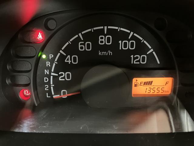 キャリイトラック KCエアコン・パワステ 1年間距離無制限まごころ保証付き/車検整備受渡し/走行1.4万キロ/2WD/オートマチック/エアコン/パワーステアリング/AM/FMラジオ/(5枚目)