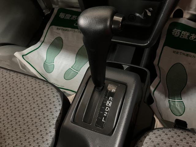 キャリイトラック KCエアコン・パワステ 1年間距離無制限まごころ保証付き/車検整備受渡し/走行1.4万キロ/2WD/オートマチック/エアコン/パワーステアリング/AM/FMラジオ/(10枚目)