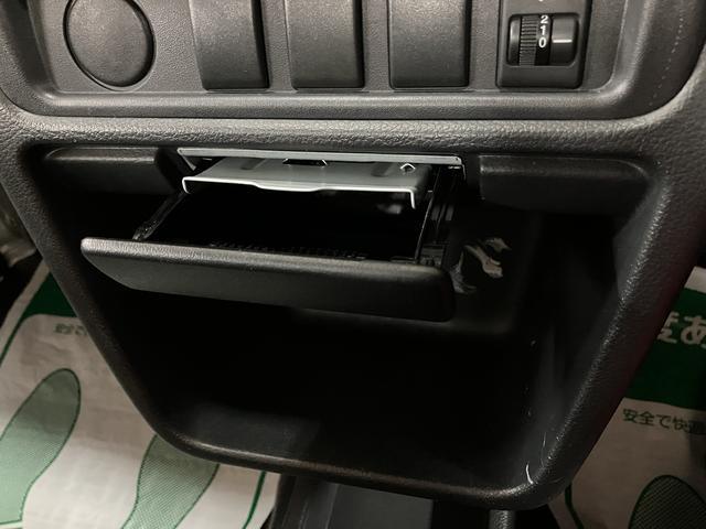 キャリイトラック KCエアコン・パワステ 1年間距離無制限まごころ保証付き/車検整備受渡し/走行1.4万キロ/2WD/オートマチック/エアコン/パワーステアリング/AM/FMラジオ/(18枚目)