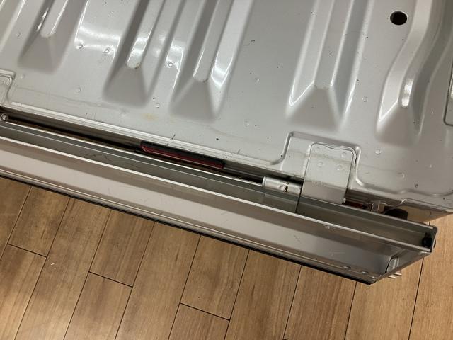 キャリイトラック KCエアコン・パワステ 1年間距離無制限まごころ保証付き/車検整備受渡し/走行1.4万キロ/2WD/オートマチック/エアコン/パワーステアリング/AM/FMラジオ/(31枚目)