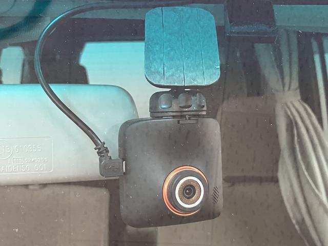 ドライブレコーダーを装着済み！エンジンを始動すると起動して録画を開始します。いざという時の映像を残せます。