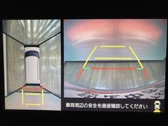 車輌の前後左右に搭載した４つのカメラから取り込んだ画像を合成し、くるまを真上からみているような映像を表示。運転席から確認しにくい車輌周囲の状況を把握できまよ　♪ 6