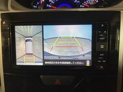 車輌の前後左右に搭載した４つのカメラにより、くるまを真上からみているような映像を表示。運転席から確認しにくい車輌周囲の状況を把握できまよ　♪ 5