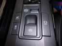 シフトレバー後ろにはスイッチ式パーキングブレーキがあります！