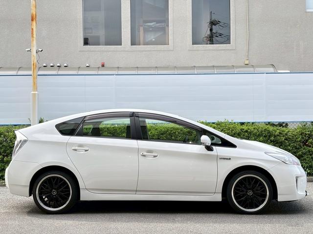 プリウス L 禁煙 社外ナビ ETC 社外18インチアルミホイール ユーザー様買取車両 内外装クリーニング済み(11枚目)