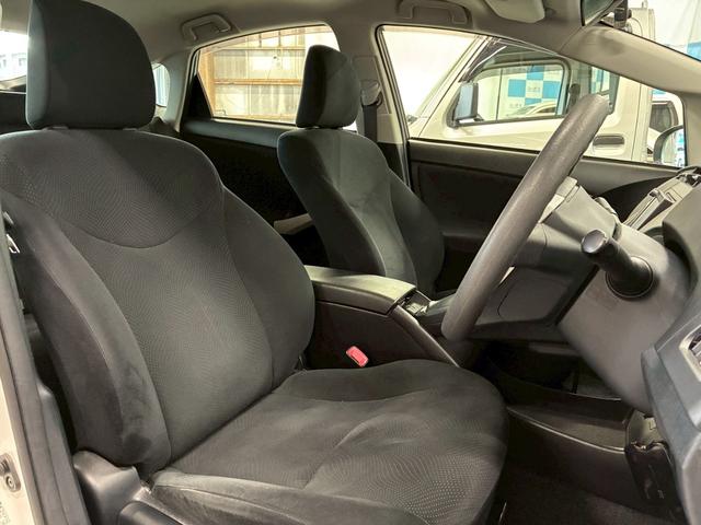 プリウス L 禁煙 社外ナビ ETC 社外18インチアルミホイール ユーザー様買取車両 内外装クリーニング済み(15枚目)