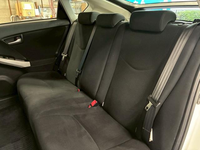 プリウス L 禁煙 社外ナビ ETC 社外18インチアルミホイール ユーザー様買取車両 内外装クリーニング済み(29枚目)