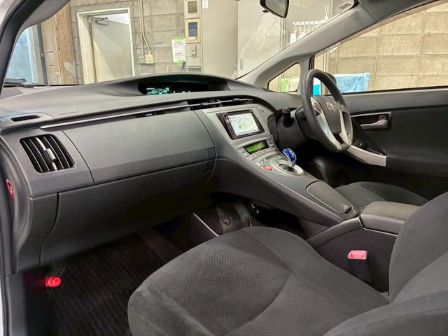 プリウス L 禁煙 社外ナビ ETC 社外18インチアルミホイール ユーザー様買取車両 内外装クリーニング済み(32枚目)