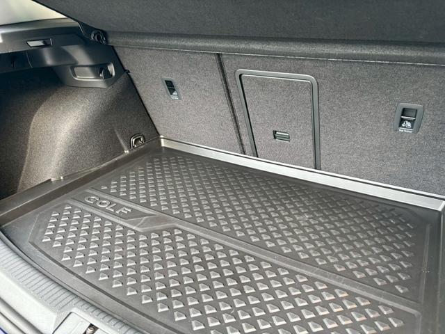 ゴルフ ＴＳＩハイライン　マイスター　禁煙・９．２インチディスカバープロナビ・フルセグＴＶ・Ｒカメラ・黒革シート・レーダークルーズ・ＢＳＭ・パワーシート・シートヒーター・スマートキー・ＥＴＣ・ドラレコ（38枚目）