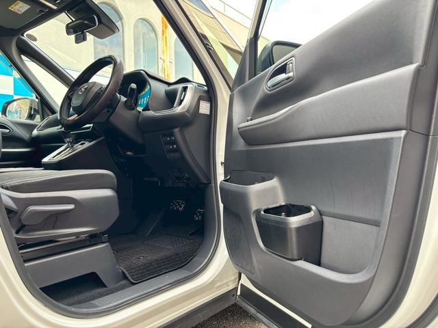 ノア ハイブリッドＳ－Ｚ　禁煙★１０．５インチディスプレイオーディオ★フリップダウンモニター★フルセグＴＶ★Ｂカメラ★両側パワースライドドア★セーフティーセンス★ドラレコ★シートヒーター★Ｂｌｕｅｔｏｏｔｈ★スマーキー２個★（14枚目）