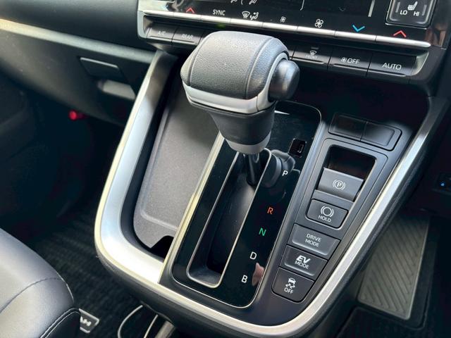 ノア ハイブリッドＳ－Ｚ　禁煙★１０．５インチディスプレイオーディオ★フリップダウンモニター★フルセグＴＶ★Ｂカメラ★両側パワースライドドア★セーフティーセンス★ドラレコ★シートヒーター★Ｂｌｕｅｔｏｏｔｈ★スマーキー２個★（25枚目）