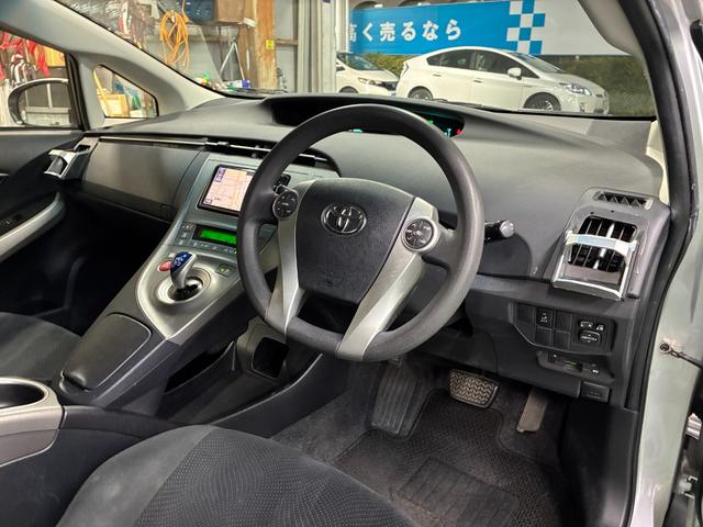 プリウス S 純正ナビ・フルセグTV・Bカメラ・社外18インチアルミ・ETC・CD・スマートキー・ユーザー様買取車両(12枚目)