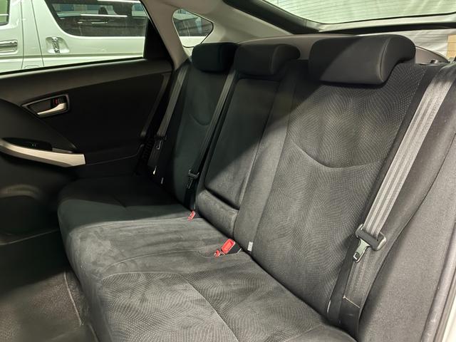 プリウス S 純正ナビ・フルセグTV・Bカメラ・社外18インチアルミ・ETC・CD・スマートキー・ユーザー様買取車両(29枚目)