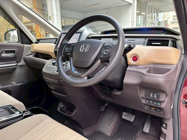 フリード G・ホンダセンシング ユーザー様買取車両★禁煙★純正9インチナビ(VXM-175VFNi)★フルセグTV★Bカメラ★両側パワースライドドア★ホンダセンシング★Bluetooth★DVD★スマートキー2個★キャプテンシート(18枚目)