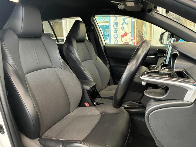 カローラクロス Ｚ　禁煙　９インチディスプレイオーディオ　ナビＴＶ付　全周囲モニター　スマートキー２個　衝突軽減　レーダークルーズ　レーンキープ　ＢＳＭ　ヘットアップディスプレイパワーバックドア　パワーシート（14枚目）