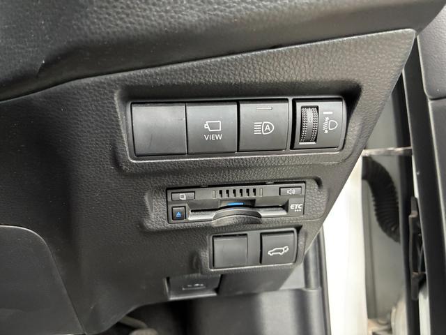 カローラクロス Ｚ　禁煙　９インチディスプレイオーディオ　ナビＴＶ付　全周囲モニター　スマートキー２個　衝突軽減　レーダークルーズ　レーンキープ　ＢＳＭ　ヘットアップディスプレイパワーバックドア　パワーシート（21枚目）