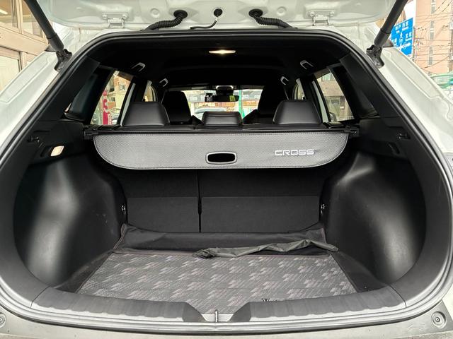 カローラクロス Ｚ　禁煙　９インチディスプレイオーディオ　ナビＴＶ付　全周囲モニター　スマートキー２個　衝突軽減　レーダークルーズ　レーンキープ　ＢＳＭ　ヘットアップディスプレイパワーバックドア　パワーシート（32枚目）