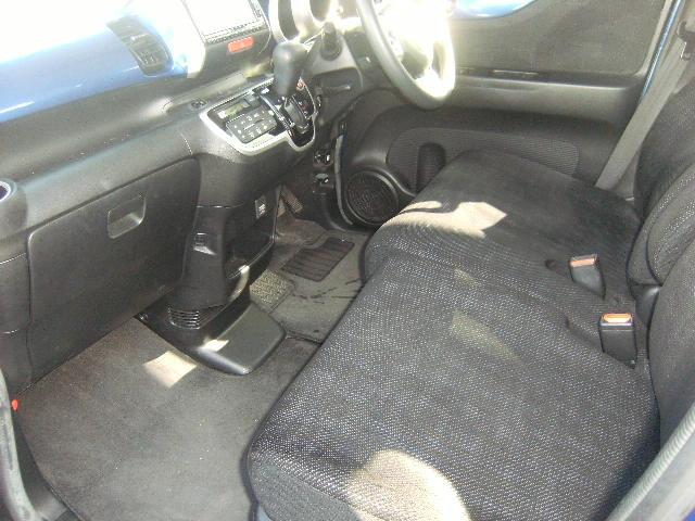 Ｎ－ＢＯＸ ２トーンカラースタイル　Ｇ・Ｌパッケージ　純正ナビ　フルセグＴＶ　Ｂｌｕｅｔｏｏｔｈ　バックカメラ　ＥＴＣ　スマートキー　左パワースライドドア　エンジンプッシュスタート　ＣＤ　電動格納ミラー　プライバシーガラス　純正アルミ（16枚目）