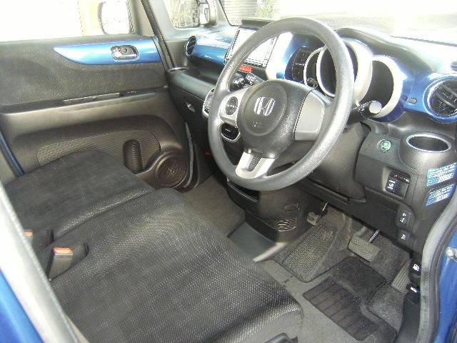 Ｎ－ＢＯＸ ２トーンカラースタイル　Ｇ・Ｌパッケージ　純正ナビ　フルセグＴＶ　Ｂｌｕｅｔｏｏｔｈ　バックカメラ　ＥＴＣ　スマートキー　左パワースライドドア　エンジンプッシュスタート　ＣＤ　電動格納ミラー　プライバシーガラス　純正アルミ（21枚目）