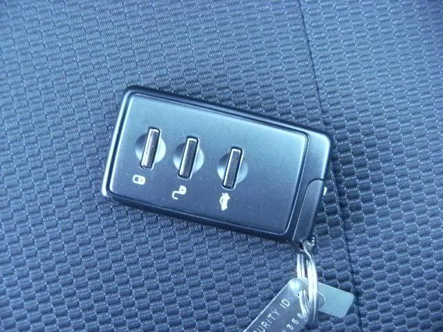 エクシーガ ２．０ｉ－Ｓ　メモ―ナビ　フルセグＴＶ　フリップダウンモニター　バックカメラ　ＥＴＣ　スマートキー　フォグランプ　純正アルミホイール　エンジンプッシュスタート　パドルシフト　ＨＩＤヘッドライト　プライバシーガラス（22枚目）