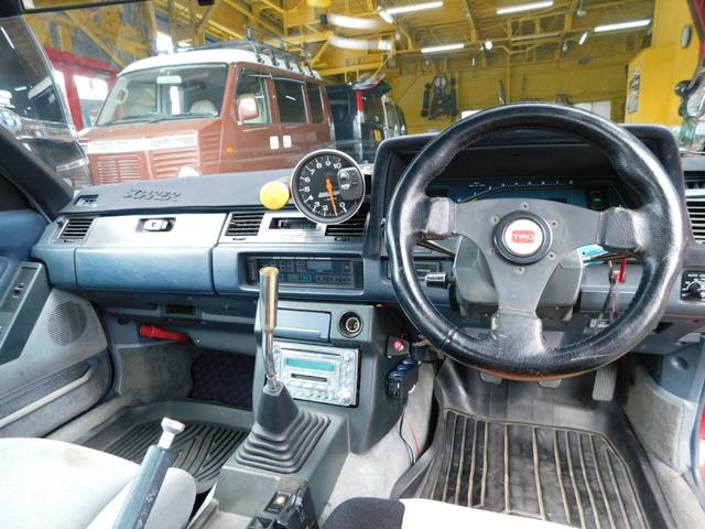 ソアラ ２．０ＧＴ　ツインカム　５速ＭＴ　車高調　マフラー　スピードスターマークＩＩ１２Ｊ　バケットシート　タコ足　叩き出し　外品メーター　エアクリ　ファッシュボード植毛塗装　デジタルメーター（3枚目）