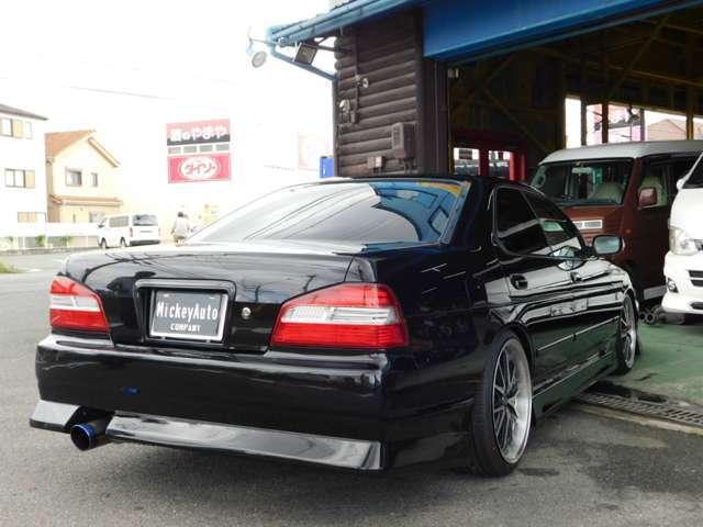 ローレル メダリスト　車高調・フルエアロ・１９インチアルミ・Ｔベルト交換済みイカリング・ＬＥＤテール・車高調・フルエアロ・ナビ／ＴＶ◆１９インチアルミ・プロジェクターライト・ワンオフマフラー・内装（植毛塗装）・ウーハー（2枚目）