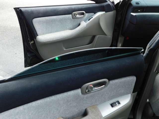 ローレル メダリスト　車高調・フルエアロ・１９インチアルミ・Ｔベルト交換済みイカリング・ＬＥＤテール・車高調・フルエアロ・ナビ／ＴＶ◆１９インチアルミ・プロジェクターライト・ワンオフマフラー・内装（植毛塗装）・ウーハー（17枚目）