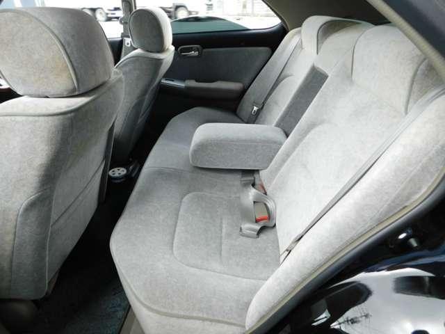 ローレル メダリスト　車高調・フルエアロ・１９インチアルミ・Ｔベルト交換済みイカリング・ＬＥＤテール・車高調・フルエアロ・ナビ／ＴＶ◆１９インチアルミ・プロジェクターライト・ワンオフマフラー・内装（植毛塗装）・ウーハー（18枚目）