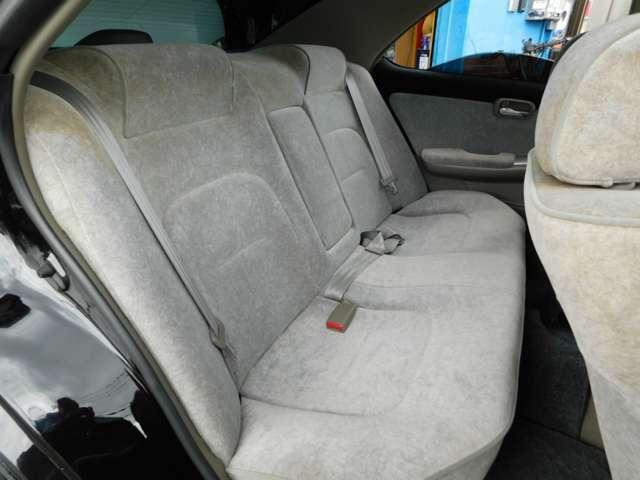 ローレル メダリスト　車高調・フルエアロ・１９インチアルミ・Ｔベルト交換済みイカリング・ＬＥＤテール・車高調・フルエアロ・ナビ／ＴＶ◆１９インチアルミ・プロジェクターライト・ワンオフマフラー・内装（植毛塗装）・ウーハー（19枚目）