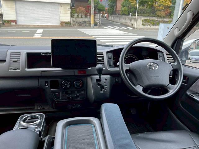 ハイエースワゴン GL ロング ミドルルーフ 4WD 11インチナビTV フリップダウン12.8 Bluetooth接続 ETC 社外17AW 社外エアロ 電動スライド 寒冷地仕様 リアリクライニング加工 100Wコンセント(3枚目)