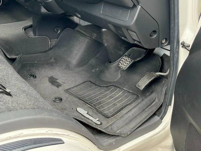 ハイエースワゴン GL ロング ミドルルーフ 4WD 11インチナビTV フリップダウン12.8 Bluetooth接続 ETC 社外17AW 社外エアロ 電動スライド 寒冷地仕様 リアリクライニング加工 100Wコンセント(10枚目)