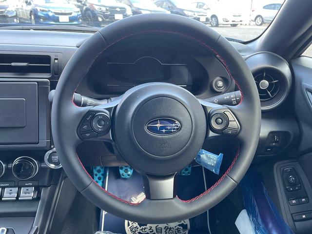 R 登録済み未使用車 現行モデル 6MT リアビークルディテクション LEDヘッド クルコン スマートキー ステアリング連動ヘッドランプ 純正17インチAW ダックテールトランクリッド 横滑り防止機能(5枚目)