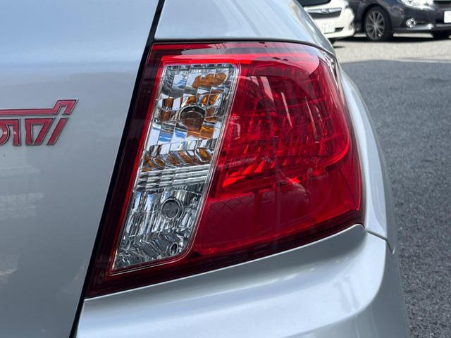 インプレッサ ＷＲＸ　ＳＴＩ　Ａライン　Ｃ型　カロッツェリア製ディスプレイオーディオ　バックカメラ　ＥＴＣ　禁煙車　ターボ　プッシュスタート　ハーフレザーシート　パワーシート　ＨＩＤヘッドライト　純正１８インチアルミホイール（31枚目）