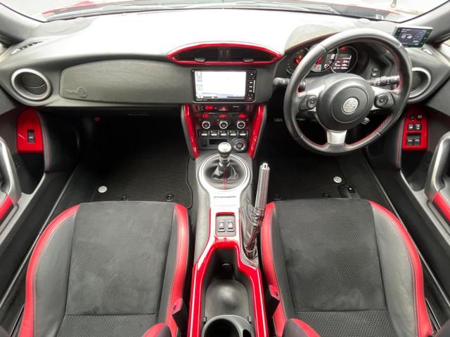８６ ＧＴリミテッド　最終Ｈ型　６速ＭＴ　ＴＲＤフルエアロ　リアスポイラー　ＳＤナビ　バックカメラ　ＥＴＣ　ドライブレコーダー　禁煙車　ハーフレザーシート　シートヒーター　ＬＥＤヘッドライト　純正革巻きステアリング（2枚目）