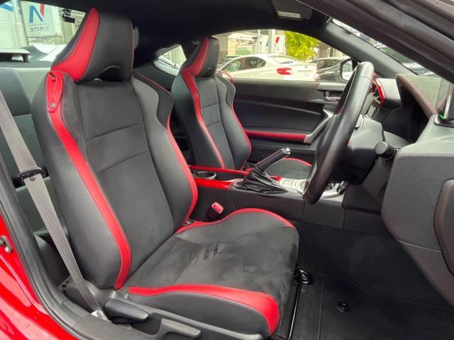 ８６ ＧＴリミテッド　最終Ｈ型　６速ＭＴ　ＴＲＤフルエアロ　リアスポイラー　ＳＤナビ　バックカメラ　ＥＴＣ　ドライブレコーダー　禁煙車　ハーフレザーシート　シートヒーター　ＬＥＤヘッドライト　純正革巻きステアリング（10枚目）