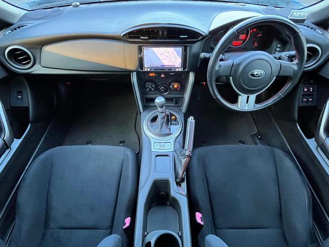 ＢＲＺ Ｒ　ＳＤナビ　バックカメラ　禁煙車　ドラレコ　スマートキー　ＨＩＤヘッド　ＥＴＣ　オートエアコン　純正１７インチアルミ　Ｂｌｕｅｔｏｏｔｈ　ＣＤ　ＤＶＤ再生　地デジ　パドルシフト（2枚目）