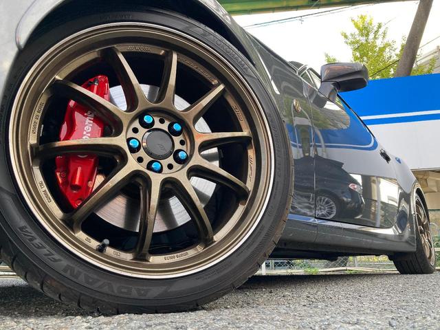 ８６ ＧＴ　６ＭＴ　ＴＥＩＮ製車高調　ＨＫＳマフラー　ｂｒｅｍｂｏ製ブレーキキャリパー　クルコン　ＬＥＤヘッドライト　オートライト　純正１７インチＡＷ　革巻ステアリング　スマートキー　バックカメラ　ＥＴＣ（16枚目）