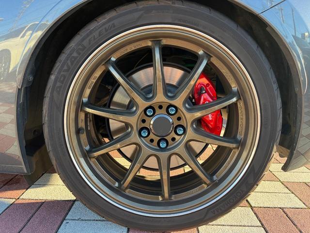 ８６ ＧＴ　６ＭＴ　ＴＥＩＮ製車高調　ＨＫＳマフラー　ｂｒｅｍｂｏ製ブレーキキャリパー　クルコン　ＬＥＤヘッドライト　オートライト　純正１７インチＡＷ　革巻ステアリング　スマートキー　バックカメラ　ＥＴＣ（23枚目）