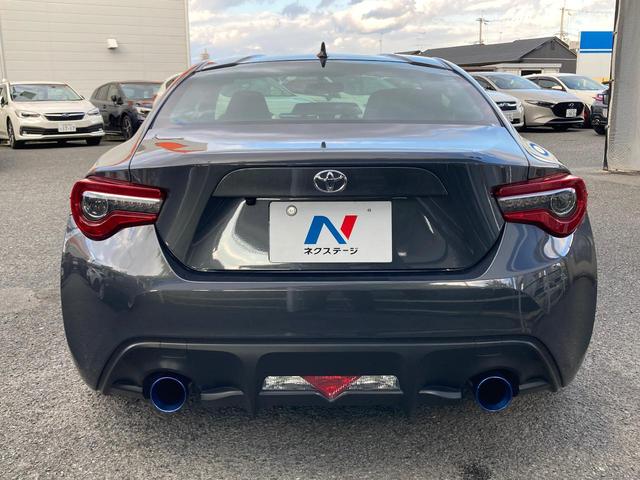 ８６ ＧＴ　６ＭＴ　ＴＥＩＮ製車高調　ＨＫＳマフラー　ｂｒｅｍｂｏ製ブレーキキャリパー　クルコン　ＬＥＤヘッドライト　オートライト　純正１７インチＡＷ　革巻ステアリング　スマートキー　バックカメラ　ＥＴＣ（28枚目）