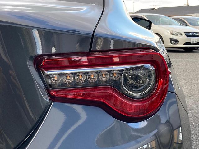 ８６ ＧＴ　６ＭＴ　ＴＥＩＮ製車高調　ＨＫＳマフラー　ｂｒｅｍｂｏ製ブレーキキャリパー　クルコン　ＬＥＤヘッドライト　オートライト　純正１７インチＡＷ　革巻ステアリング　スマートキー　バックカメラ　ＥＴＣ（30枚目）
