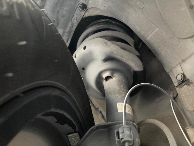 ＸＶ ２．０ｉ　アイサイト　プラウドエディション　後期Ｆ型　４ＷＤ　アドバンストセイフティパッケージ　純正ＳＤナビ　バックカメラ　パワーシート　レーダークルーズ　ＨＩＤヘッドライト　純正１７インチＡＷ　パドルシフト　革巻きステアリング　ＥＴＣ（20枚目）