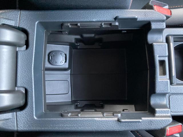 ＸＶ ２．０ｉ　アイサイト　プラウドエディション　後期Ｆ型　４ＷＤ　アドバンストセイフティパッケージ　純正ＳＤナビ　バックカメラ　パワーシート　レーダークルーズ　ＨＩＤヘッドライト　純正１７インチＡＷ　パドルシフト　革巻きステアリング　ＥＴＣ（62枚目）