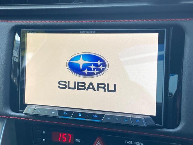 【純正ナビ】人気の純正ナビを装備しております。ナビの使いやすさはもちろん、オーディオ機能も充実！キャンプや旅行はもちろん、通勤や買い物など普段のドライブも楽しくなるはず♪