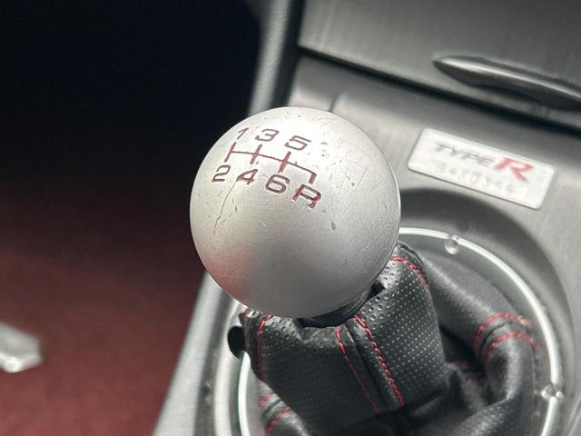 シビック タイプR ユーロ 6MT 純正18インチアルミ SDナビ バックカメラ コーナーセンサー ブラック/レッドアルカンターラバケットシート HIDヘッド フォグランプ デュアルオートエアコン(3枚目)