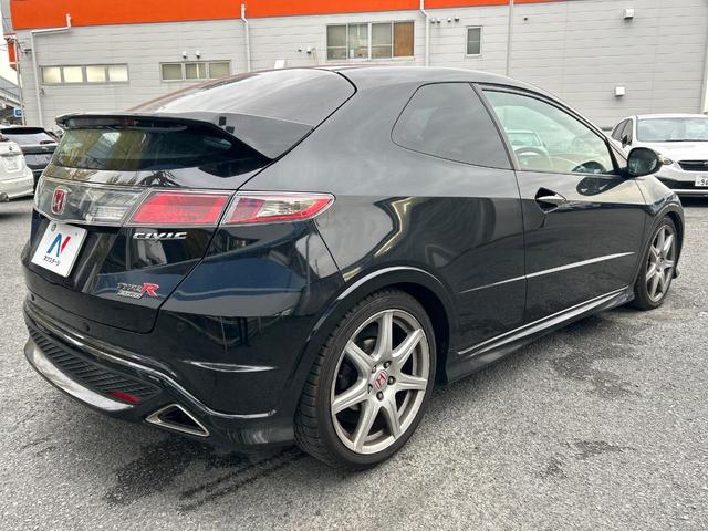 シビック タイプR ユーロ 6MT 純正18インチアルミ SDナビ バックカメラ コーナーセンサー ブラック/レッドアルカンターラバケットシート HIDヘッド フォグランプ デュアルオートエアコン(17枚目)